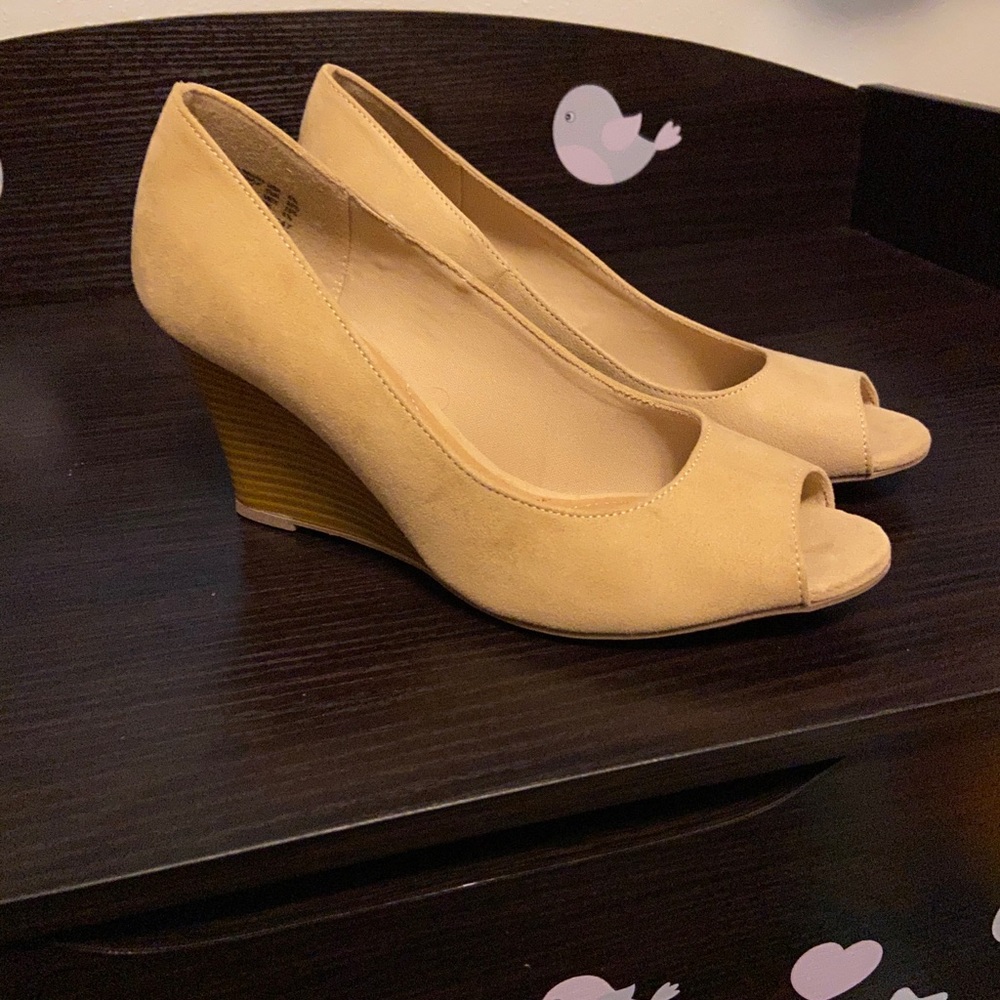 Tan wedges